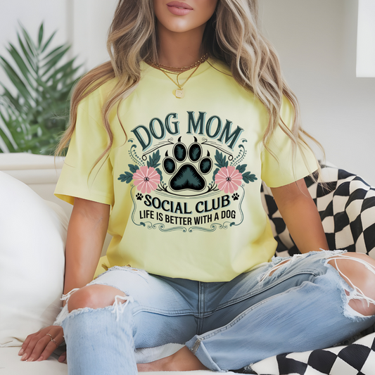 DOG MOM Short Sleeve T-shirt